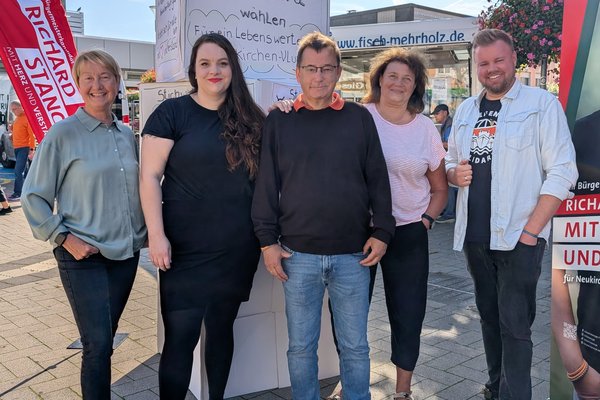 v.l.n.r.: Karin Fetzer (Grüne), Diane Vormann (Linke), Richard Stanczyk (Bürgermeisterkandidat), Rita Rzyski (SPD) und Christian Pelikan (Grüne) 