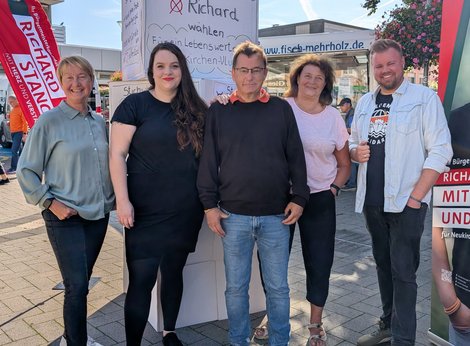 v.l.n.r.: Karin Fetzer (Grüne), Diane Vormann (Linke), Richard Stanczyk (Bürgermeisterkandidat), Rita Rzyski (SPD) und Christian Pelikan (Grüne) 