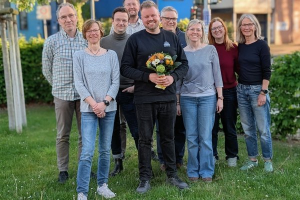 Christian Pelikan mit den Vorstandsmitgliedern aus Moers und Neukirchen-Vluyn